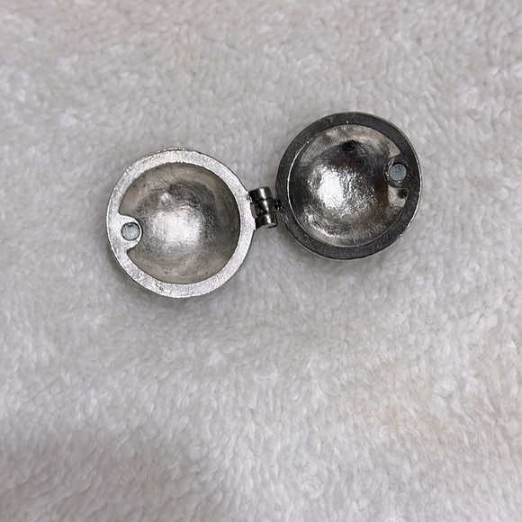 Prayer Box Charm - Picture 3 of 4